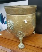 Large brass planter with lion mask details, standing on 3 lions paw feet, 37cm in height, 31cm