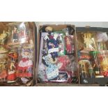 A large collection of vintage global souvenir type collectable dolls (3 trays).