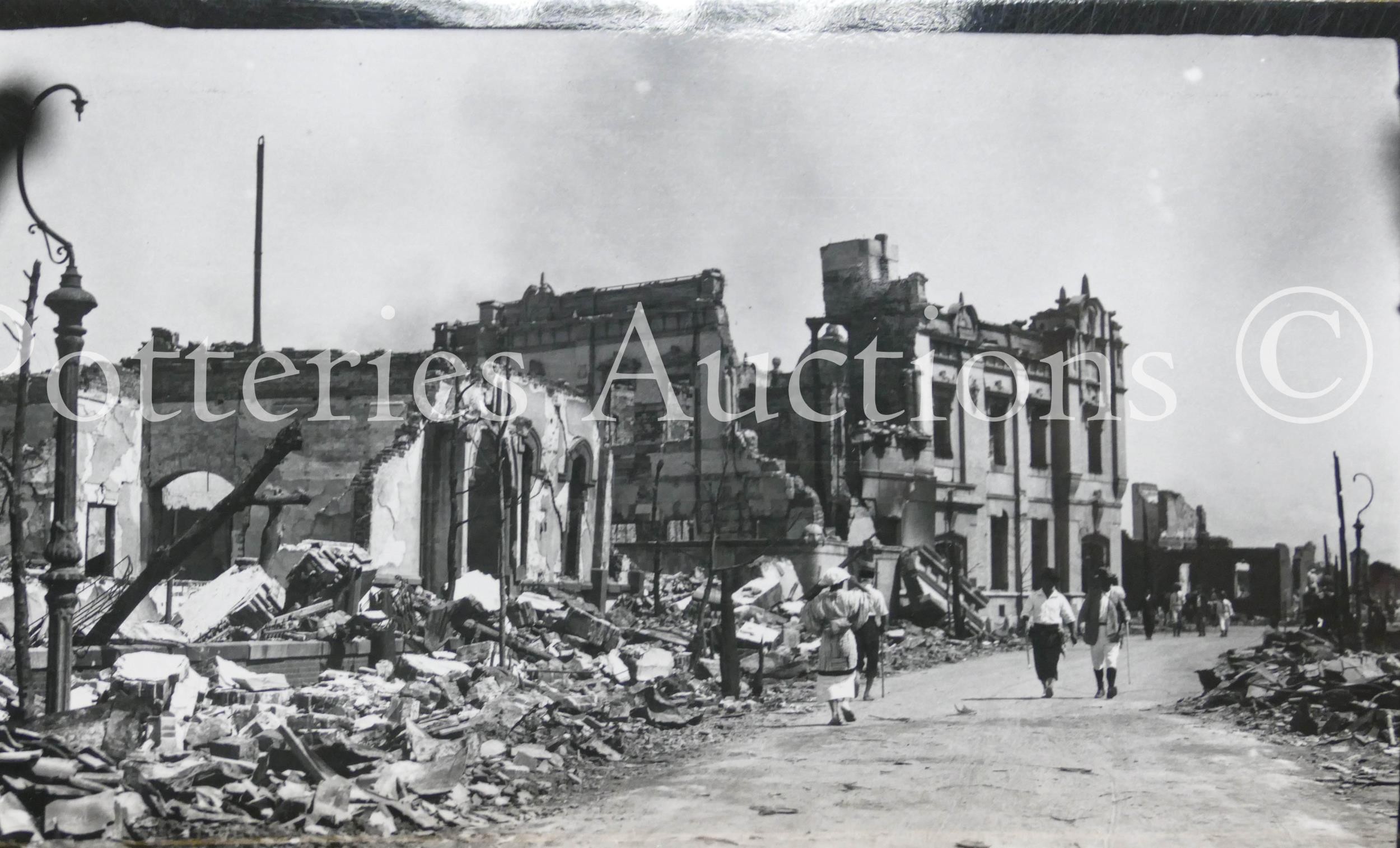 Photographs of the 1923 Great Kanto Earthquake in Japan. An interesting and rare private - Image 107 of 115