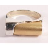 14ct .585 white & yellow gold designer style ring, weight 6.1g, size R.