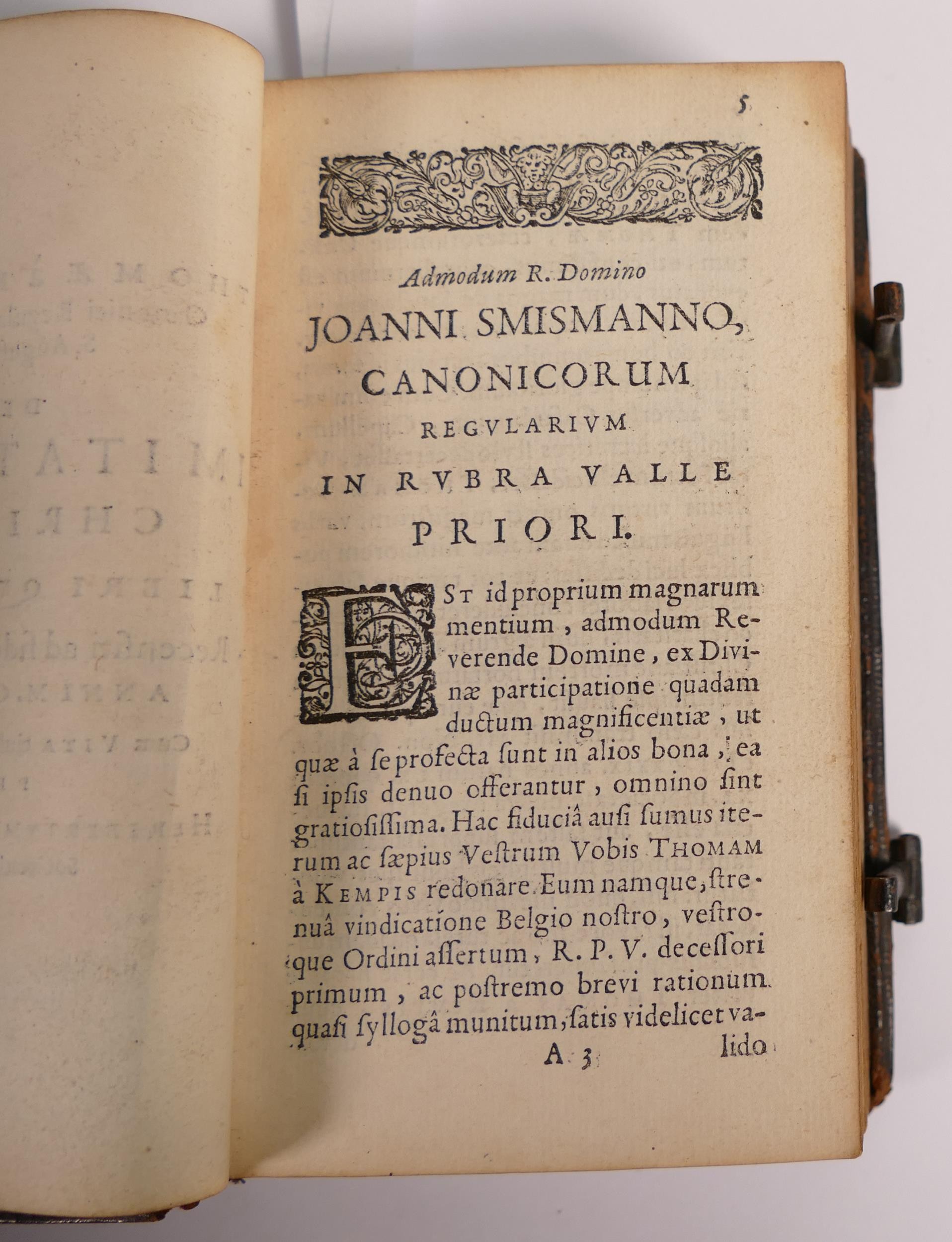 Thomas A Kempis The imitation of Christ - An early leather bound book with original brass clasps. - Image 6 of 9