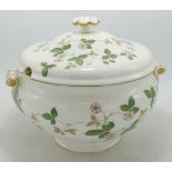 Large Wedgwood Wild Strawberry patterned soup tureen, diameter 28cm.