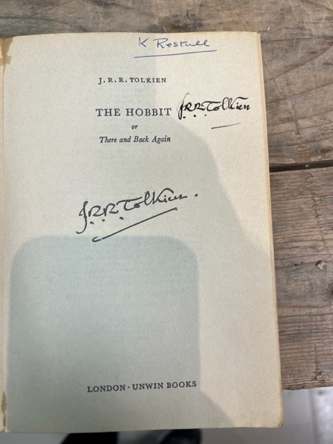 J R R Tolkien signed copy of The Hobbit - Unwin Books Fourteenth Impression 1972 ISBN 0 04823070 - Image 8 of 8