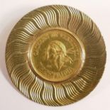 Circular brooch marked 18 & tested as 18ct, containing a 1957 Venezuelan coin weighing 6g,