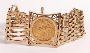 1913 FULL sovereign gold coin mounted in a 9ct gold gate bracelet mount, gross weight 26g.