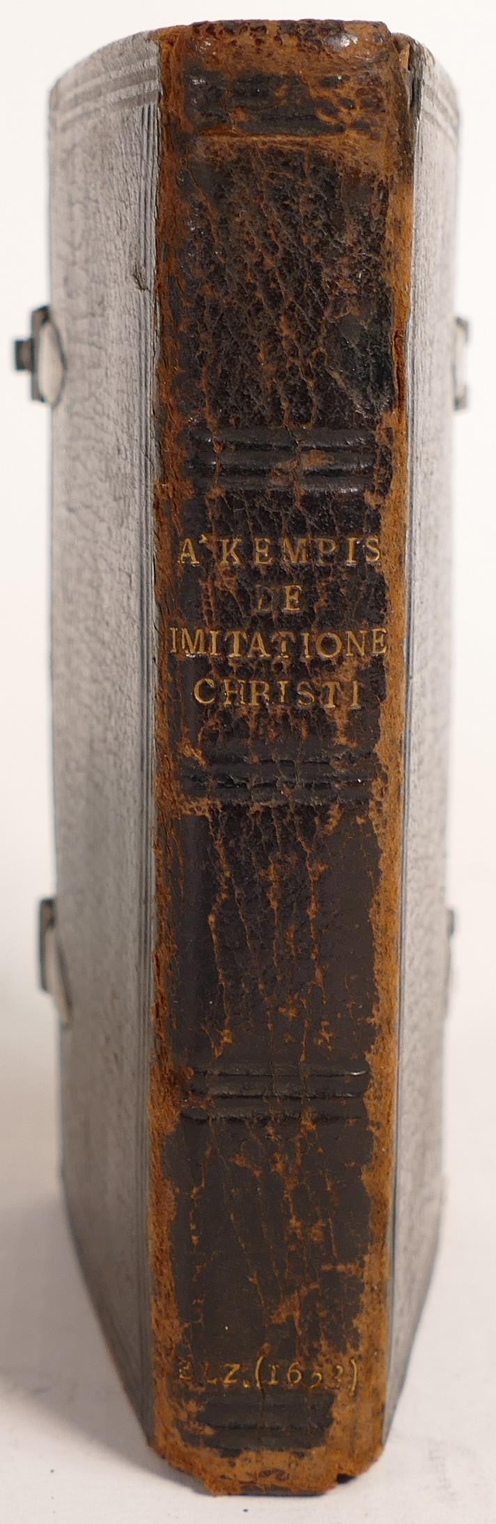 Thomas A Kempis The imitation of Christ - An early leather bound book with original brass clasps. - Image 9 of 9