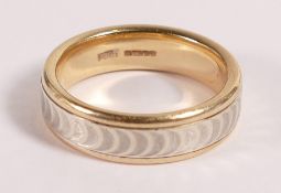 9ct white & yellow gold wedding ring, size R, 8g.