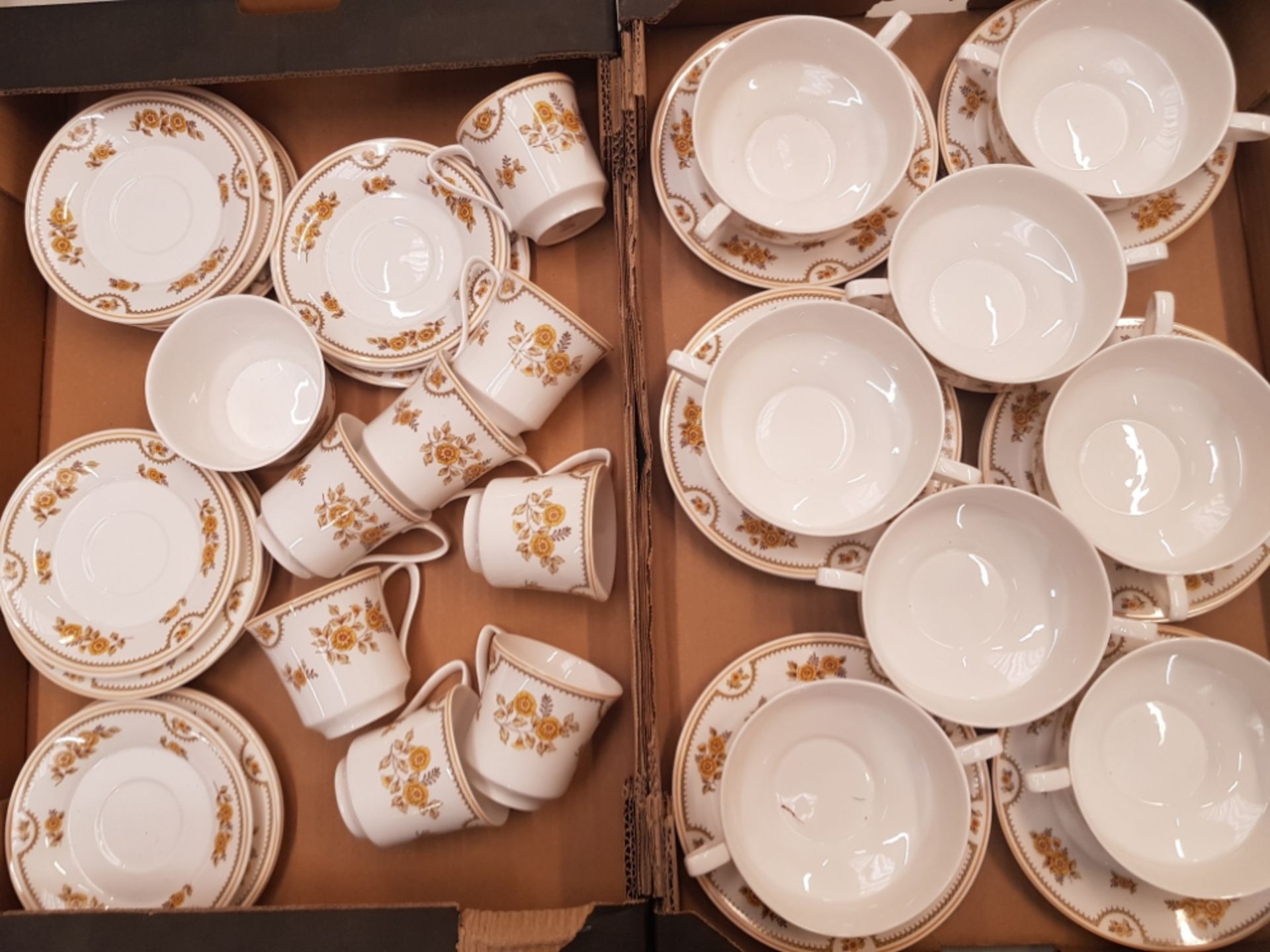 Spode Austen Patterned Tea & dinnerware to include trio's, dinner plates, tureens, soup bowls etc ( - Image 2 of 2