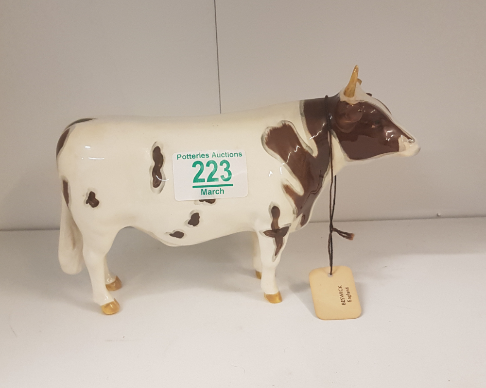 Beswick Ayrshire Bull 1454b, one horn a/f.