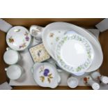 A mixed collection of tea & dinner ware to include Shelley, Royal Worcester Covent Garden dish,