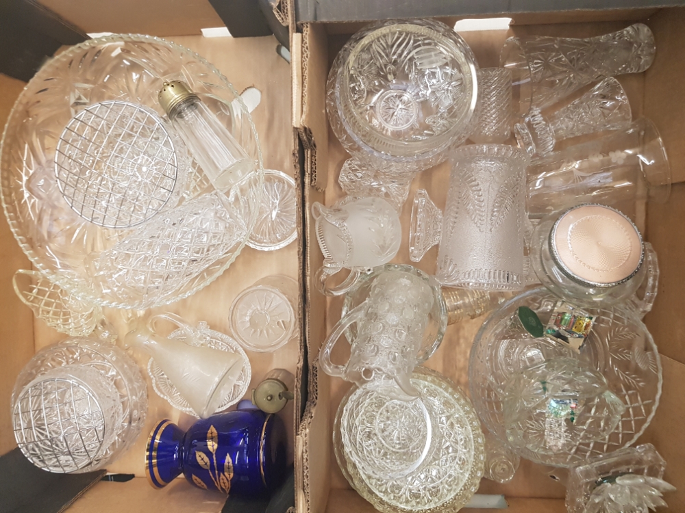 A mixed collection of items to include glass ware, vases , bowls, jugs etc ( 2 trays)