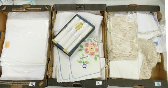 A large collection of quality linen table cloths, napkins, dollies & similar (3)