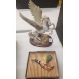 Mixed collection of items to include a Pegasus figure & ceramic duck wall plaques (2).