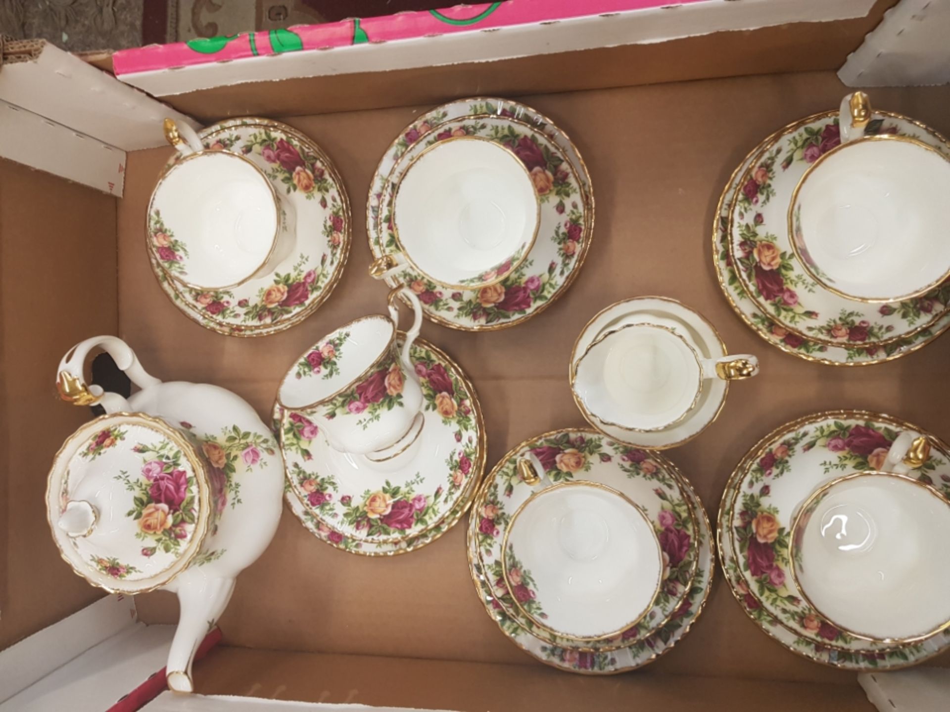 Royal Albert Old Country Roses 21 piece tea set (1 tray).