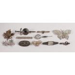 A good collection of silver brooches including butterfly, leaves, stagecoach,51.4g.