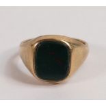 9ct gents ring set with green onyx stone, size U, 6.9g.