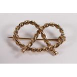9ct gold staffordshire knot brooch, 3.6g.