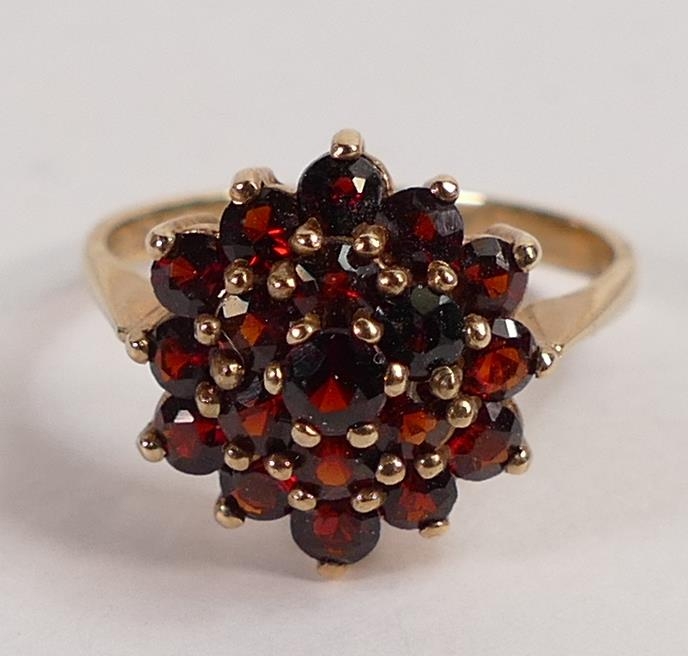 9ct gold gold garnet cluster ladies dress ring, UK size P, weight 3.2g.