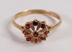 9ct gold ring with red stone cluster, size P, 1.4g.