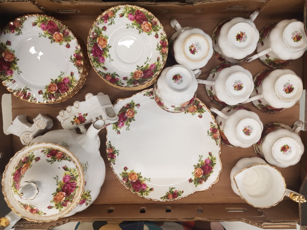 Royal Albert Old Country Roses pattern tea ware items to include teapot, 8 cups, 8 saucers, 8 side