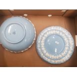 Wedgwood embossed Queensware fruit bowl together with four Queensware plates (1 Tray)