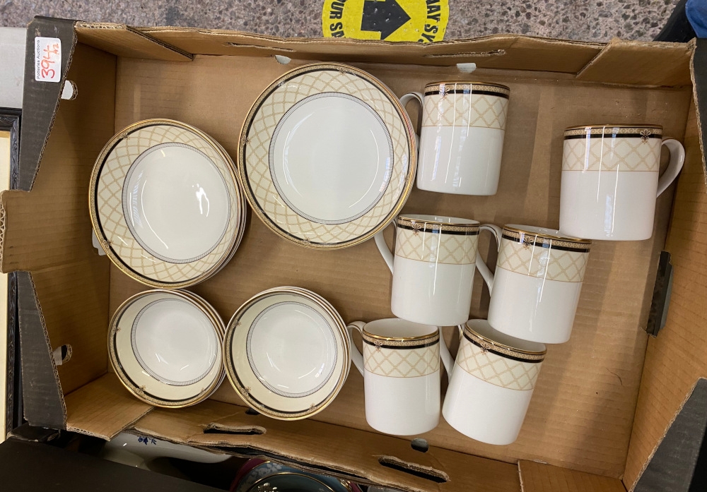 Royal Doulton Baroness H5291 pattern items 6 coffee mugs, 6 cereal bowls, 6 fruit saucers (1 tray).