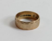 9ct gold wedding ring, size L, 4g.