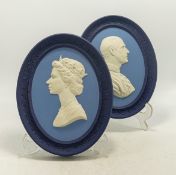 Wedgwood boxed tri-colour Silver Jubilee wall plaques, each 22.5cm, limited edition.