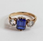 9ct gold dress ring set with central blue & white stones. 3.3g
