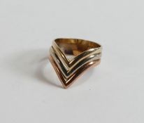 9ct gold three coloured ring, size J, 2.7g.