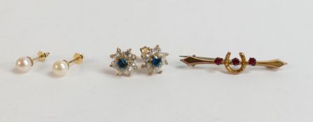 Two pairs of 9ct gold gem set & pearl earrings, together with 9ct brooch. Gross weight 4.2g.