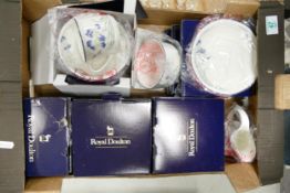 Boxed Royal Doulton Minerva Patterned Tea Ware