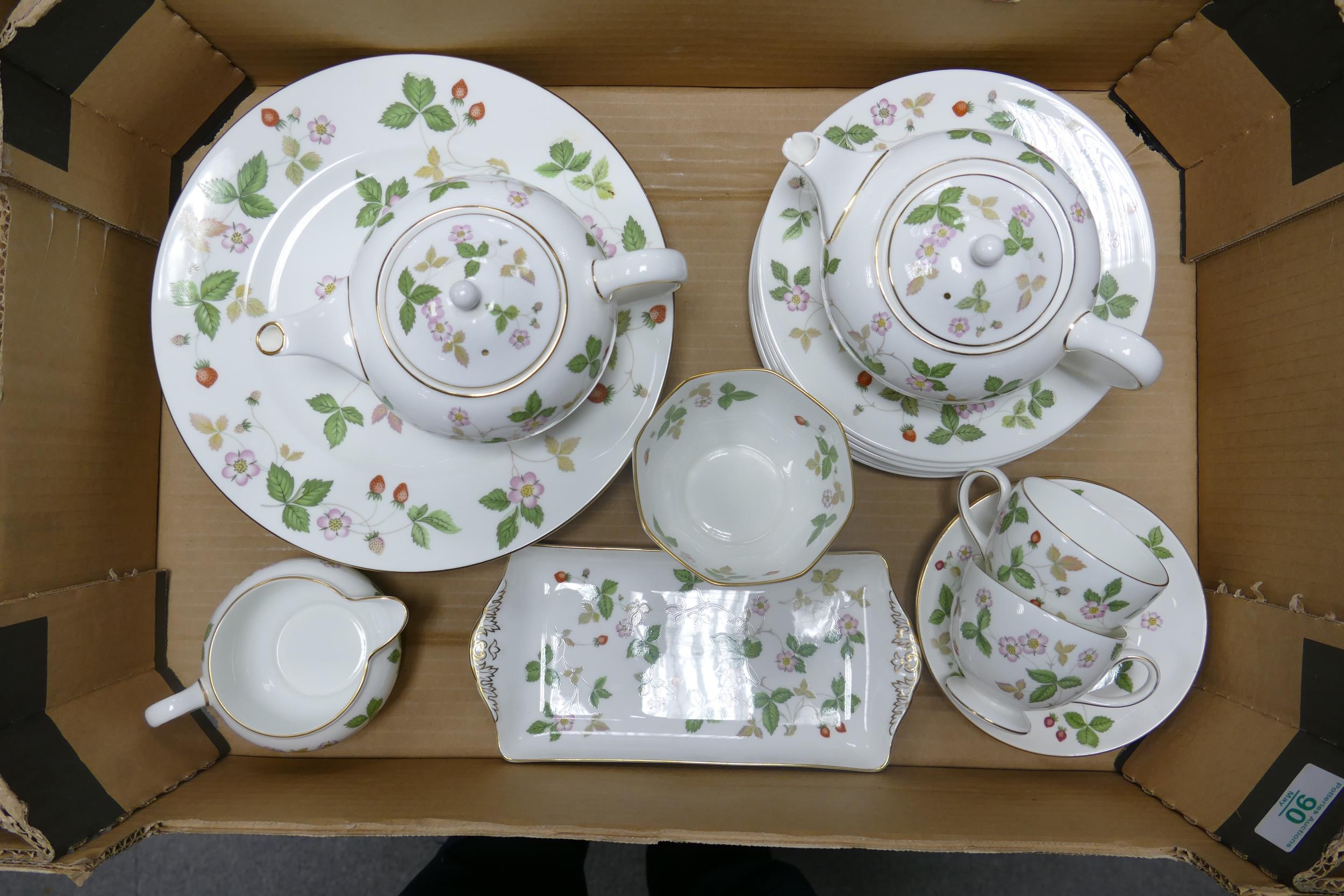 Wedgwood wild strawberry tea and dinner ware to include teapots, dinner plates, salad plates, cups &