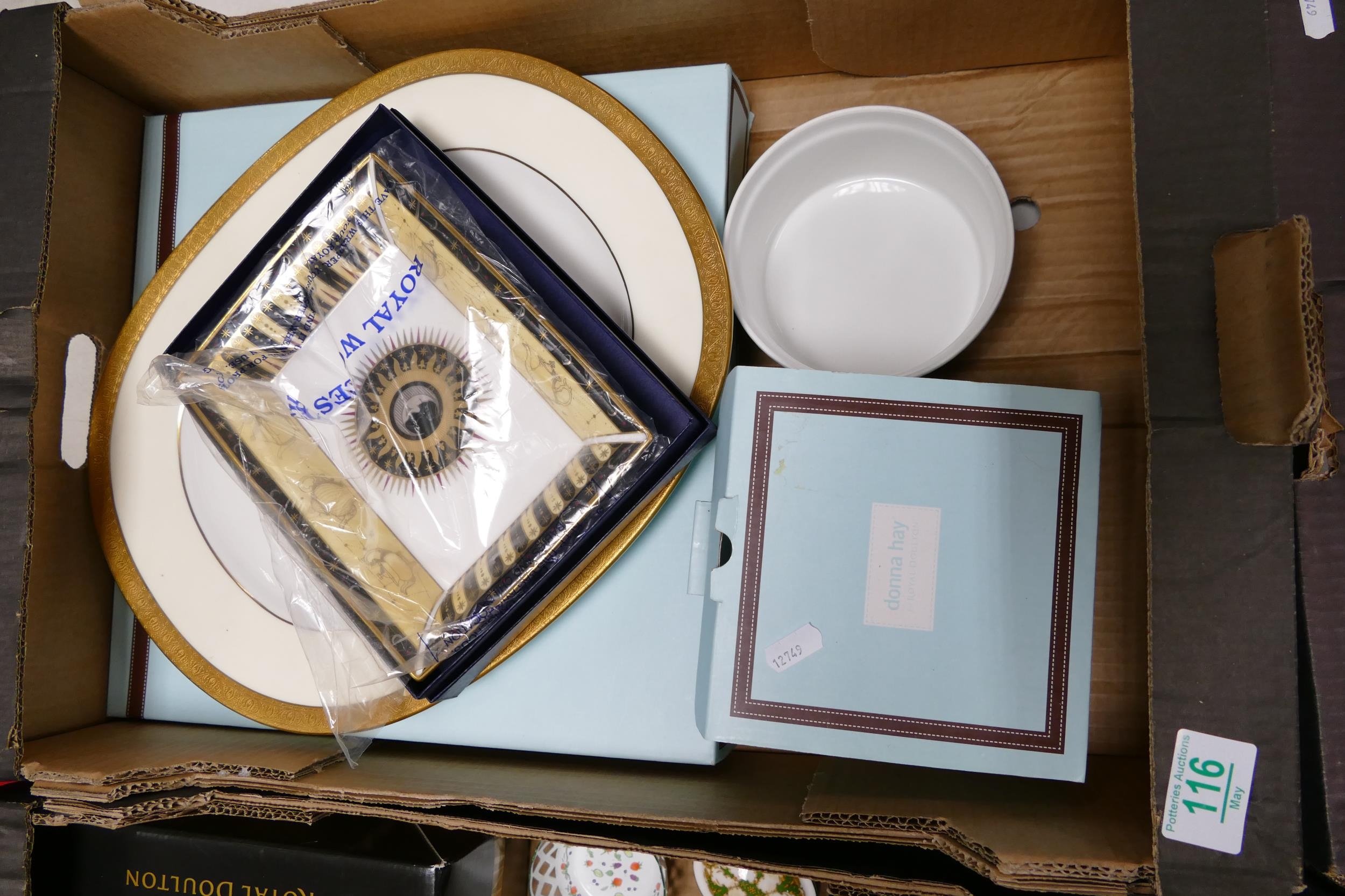 A mixed collection of items to include Royal Worcester Boxed Tray, Minton Buckingham Patterned