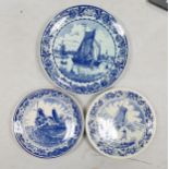 Three Delfts Blauw Handpainted Blue large chargers, diameter of largest 33cm(3)