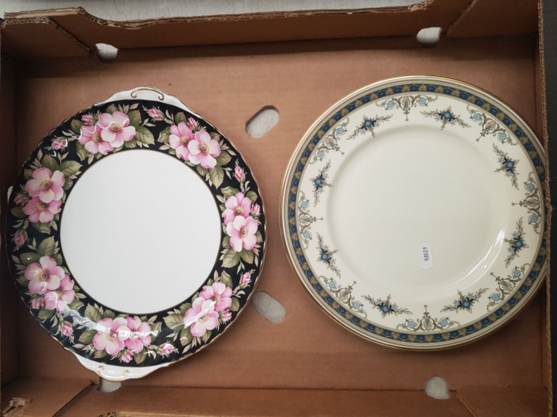 Set of 6 Minton Grasmere pattern dinner plates together with Royal Albert Alberta Rose serving