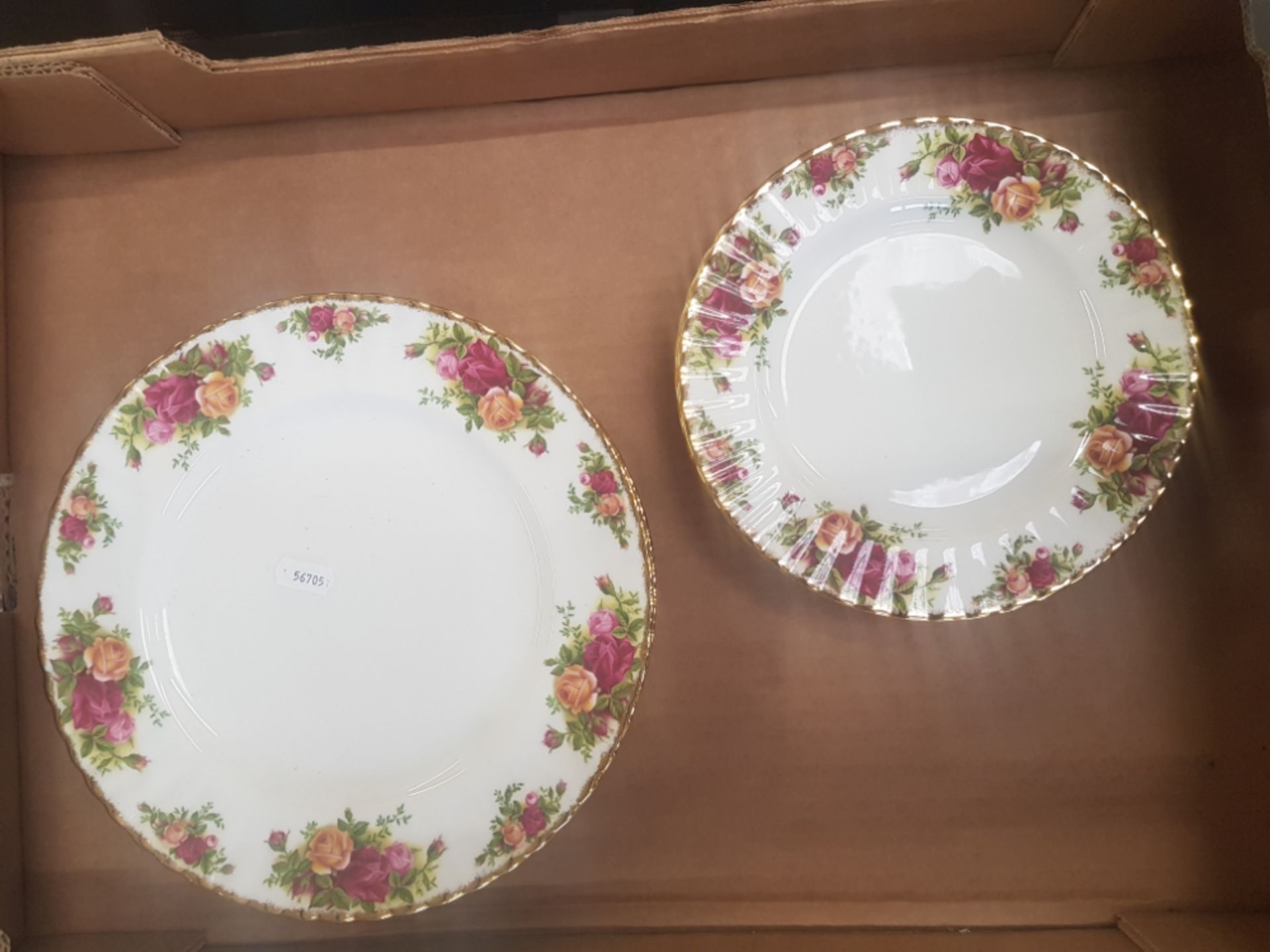 Royal Albert Old Country Roses Pattern dinner ware items to include 6 dinner plates & 6 salad plates - Image 2 of 3