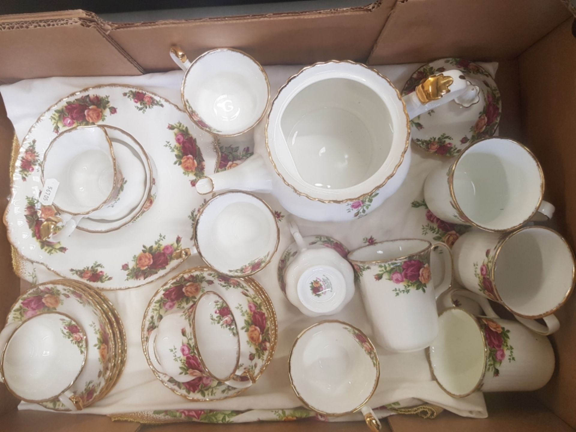 Royal Albert Old Country Roses Pattern to include Teapot, 6 cups & saucers, cake plate, milk &