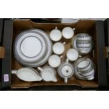 Wedgwood Colonade patterned tea & dinner ware (36 pieces)