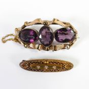Victorian yellow metal brooch set with 3 large oval amethysts, each measuring approx 1.5cm, tested