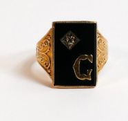 Gentleman's 9ct gold ring set with black onyx stone initialled G,size T,5.4g.