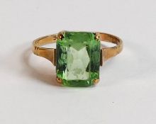 9ct gold ladies dress ring, set with green stone, size K/L, 2.1g.