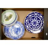 Collection of decorative wall plates to include Spode, Wedgwood and Kelsboro ware examples etc.