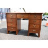 Leather top early 20th Century oak desk with 9 drawers. 122cm wide, 77cm high, 61cm deep