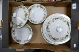 Royal Doulton Larchmont patterned dinnerware