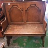 Early 20th Century oak monks bench/settle, 92cm in width, 99cm in height.