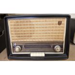 Mid Century Phillips Bakelite Valve Radio, MK40043