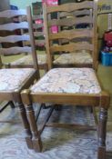 Set of 4 oak ladder-back dining chairs with turned front supports (4).