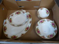 Royal Albert Old country rose patterned dinner ware to include 1 large oval platter, 1 open veg