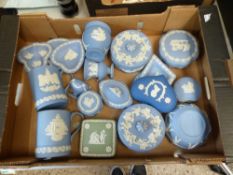 A collection of wedgwood jasperware items to include lidded pots, pin dishes, tankards etc (1 tray)